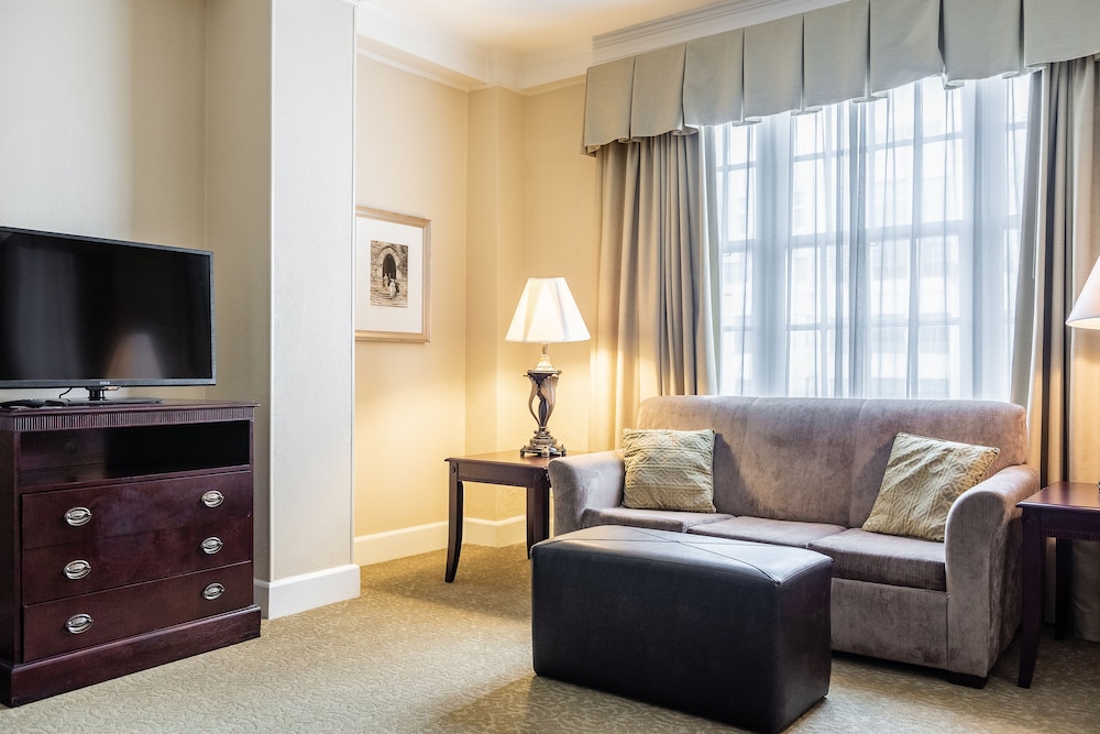 Hampton Inn & Suites Birmingham Downtown Tutwiler - photo 24