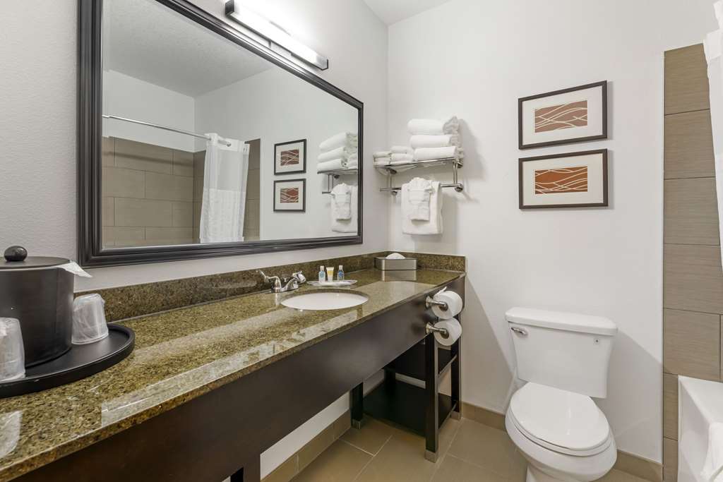 Comfort Suites Near Vancouver Mall - photo 10