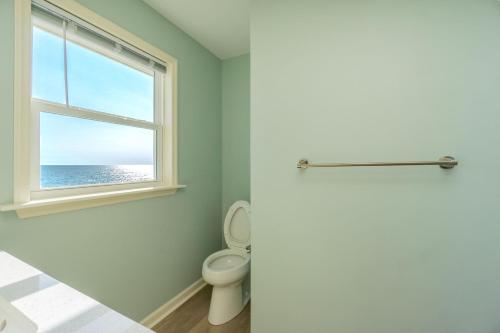Yorkshire by Oak Island Accommodations - photo 13