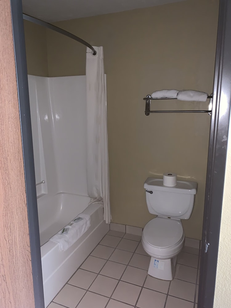 Hotel 7 Inn Anna - photo 3