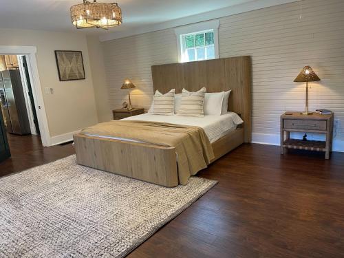 Pine Creek Cabins & Camping Resort in Chillicothe, United States