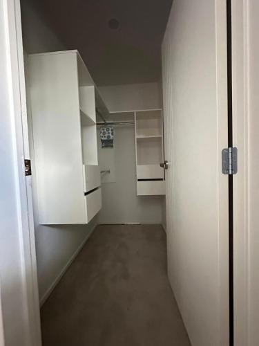 BEBE Self contained Granny Flat with Own Access — 4-Star Luxury Hotel in Auckland, New Zealand