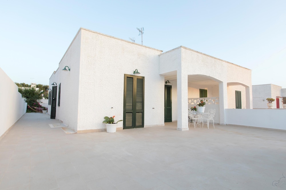 3240 Villa Rebecca by Barbarhouse — 4-Star Luxury Hotel in Taviano, Italy