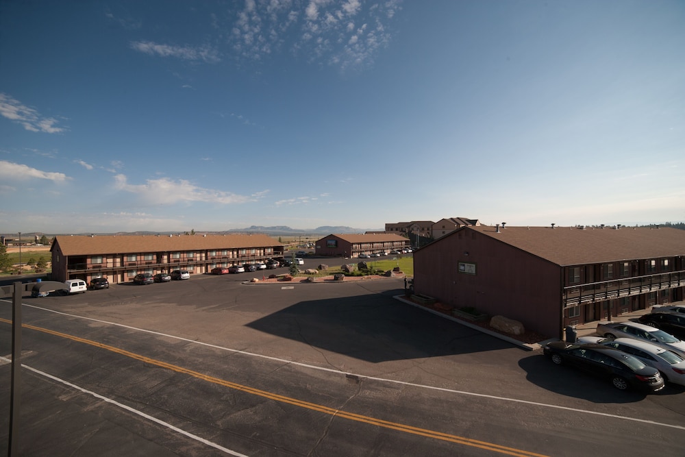 Bryce View Lodge part of the Ruby s Inn Resort - featured photo