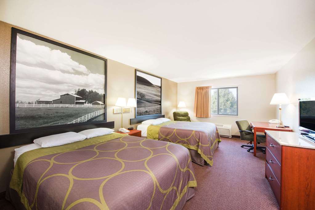 Super 8 by Wyndham Iola KS - featured photo