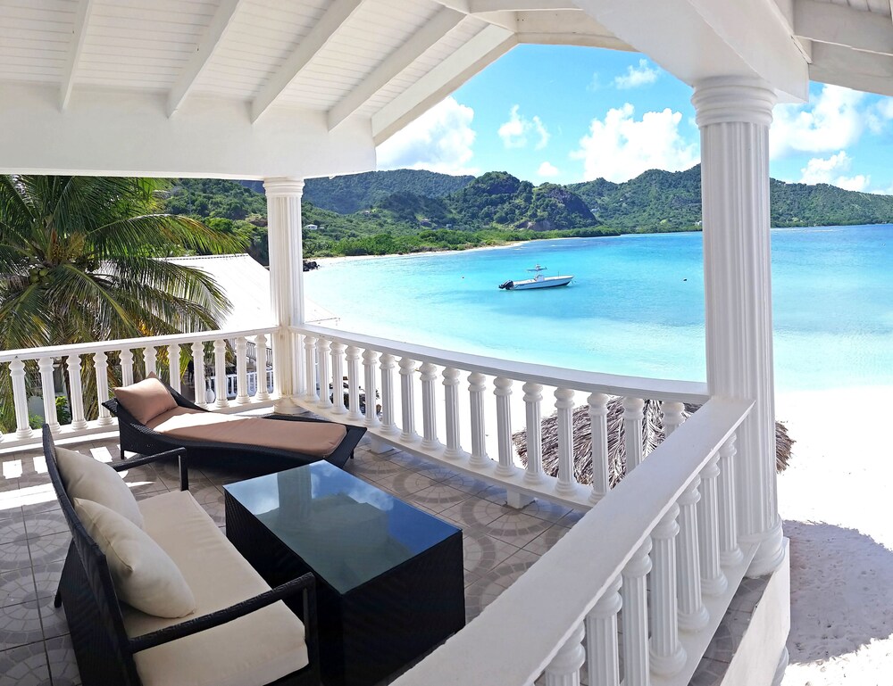 Davids Beach Hotel All Inclusive — hotel near Canouan Airport