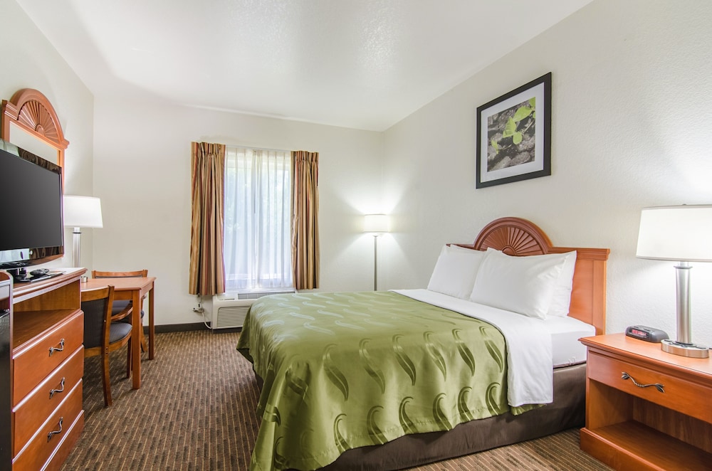 Quality Inn Junction City Near Fort Riley - photo 13