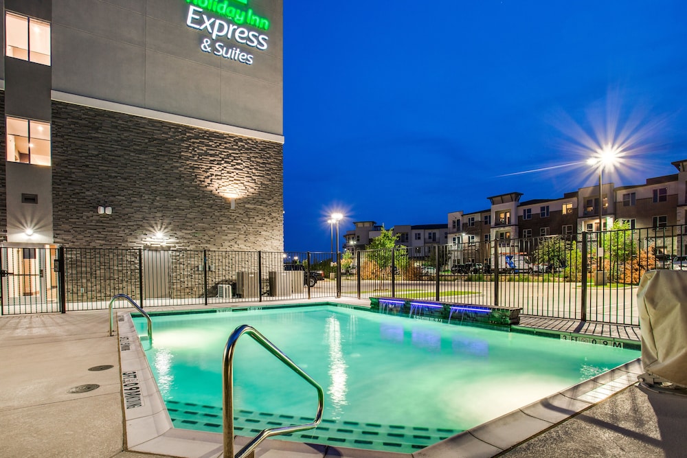 Holiday Inn Express & Suites Denton South by IHG - photo 20