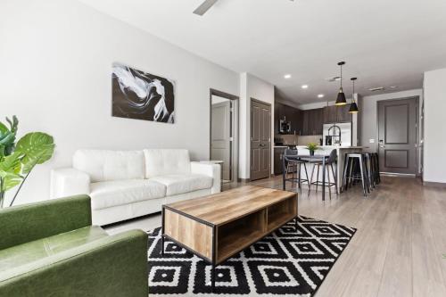 Cozysuites PHX RORO Gym Pool Pets Parking #18 — 4-Star Luxury Hotel in Phoenix, United States