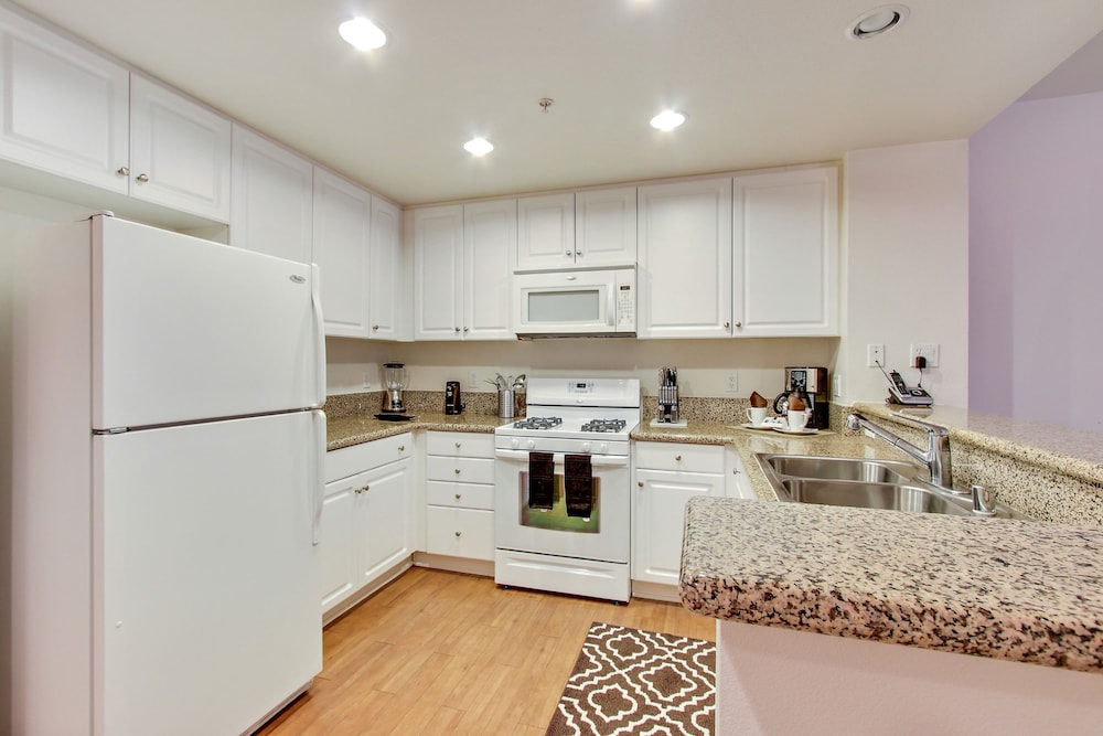 Global Luxury Suites at The Village - photo 20