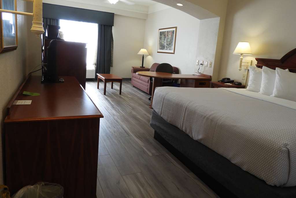 La Quinta Inn and Suites Fort Myers I 75 - photo 21