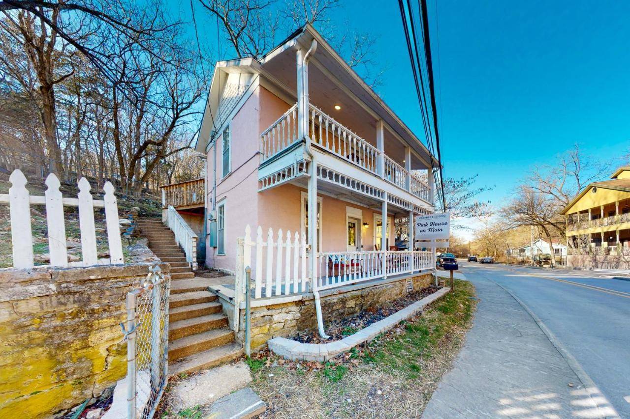 The Pink House on Main — 4-Star Luxury Hotel in Eureka Springs, United States