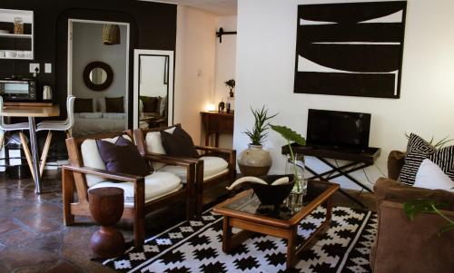 Alluring Self Catering 2 Bedroom Villa At Bokmakierie Villas — 4-Star Luxury Hotel in Windhoek, Namibia