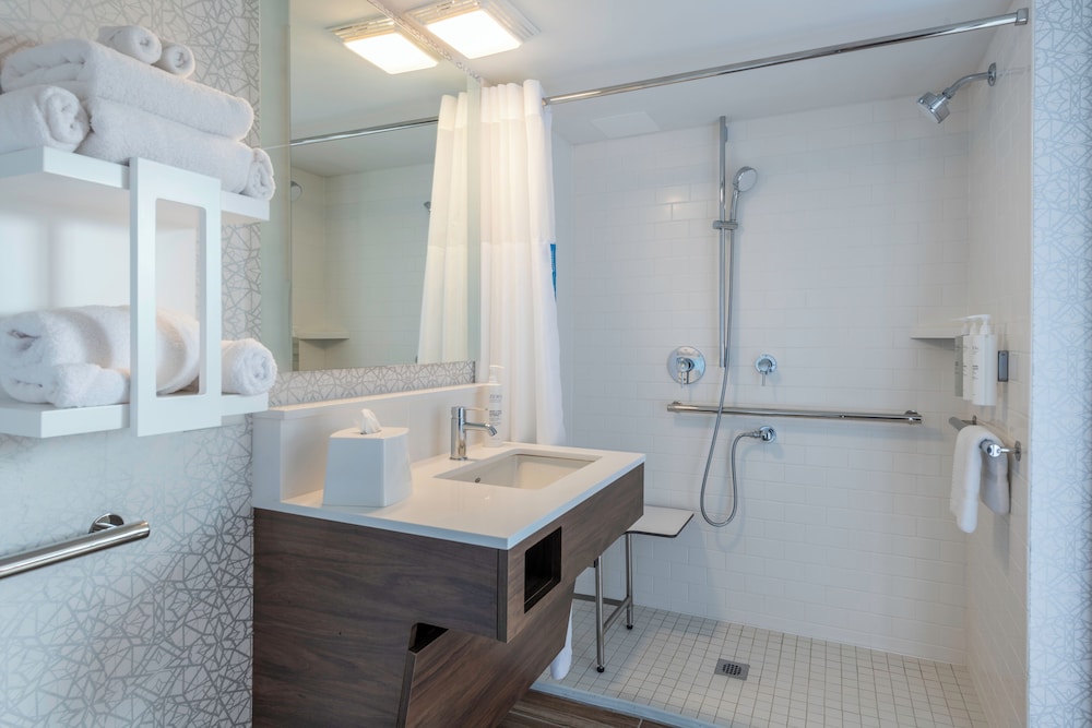 Hampton Inn by Hilton Manchester - photo 31
