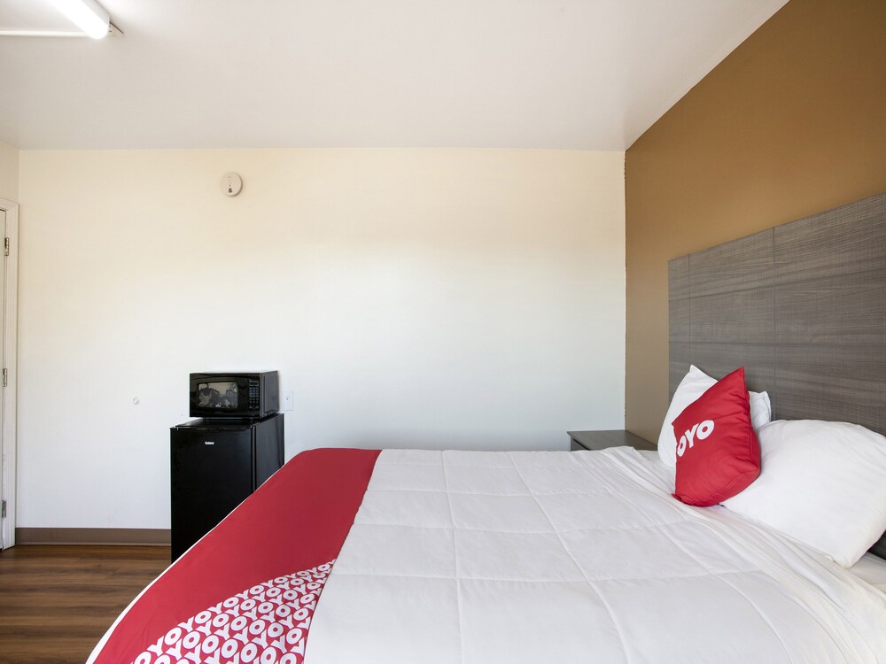 OYO Hotel Kalama - photo 13