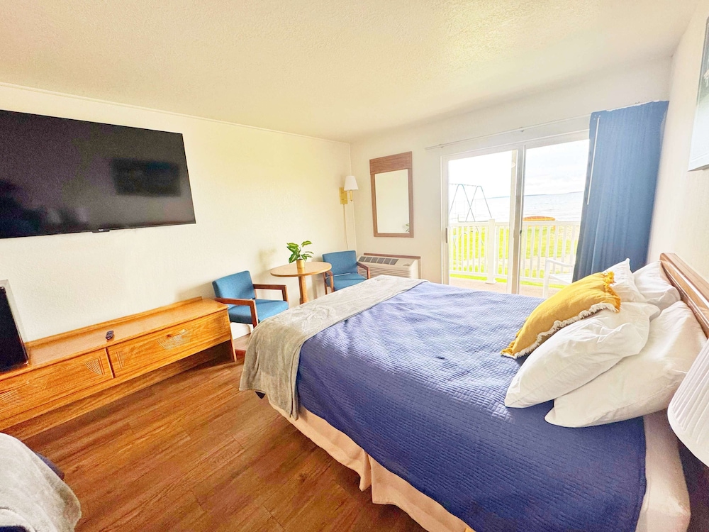 Beachcomber of Mackinaw - photo 31