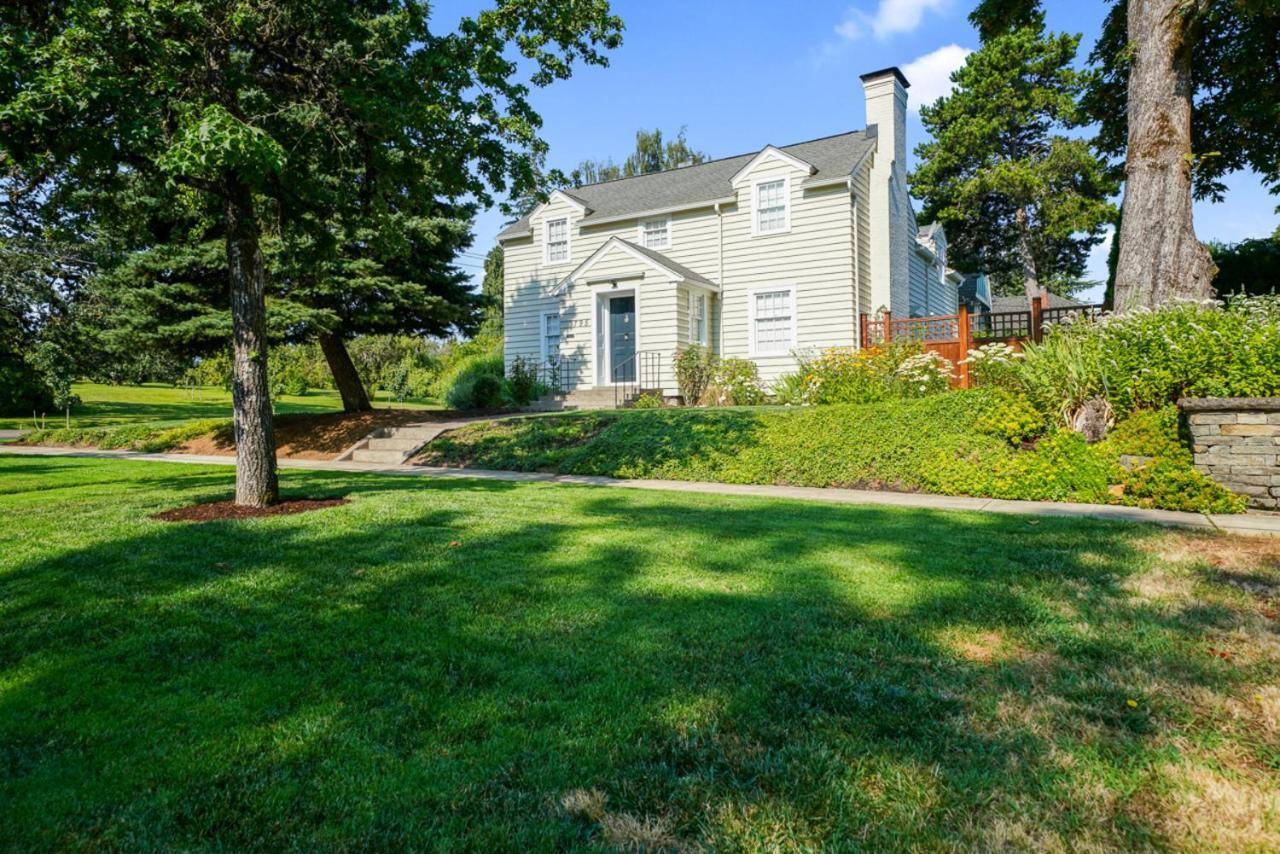 Bush Park & Downtown Charmer in Salem’s Best Location in Salem, United States