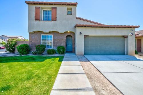 Chic Spacious 5BD Desert Oasis in Indio, United States