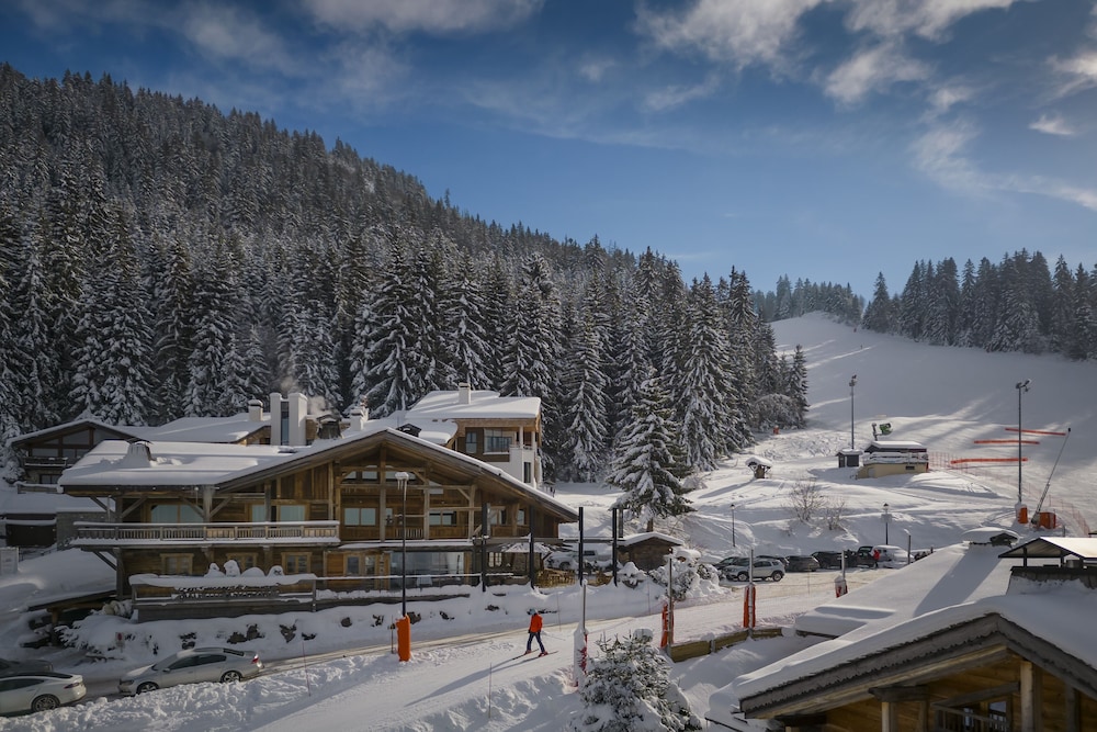 Les Servages d'Armelle - carbon neutral hotel in Cluses