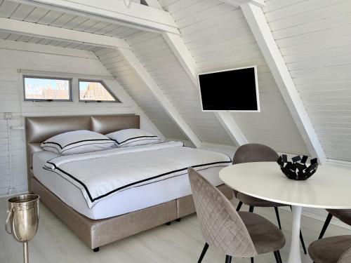 Seehutte Neusiedlersee Strandhaus Elektroboot Inklusive in Rust, Austria