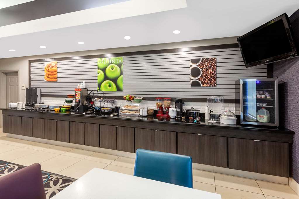 La Quinta Inn & Suites by Wyndham Lumberton - photo 43