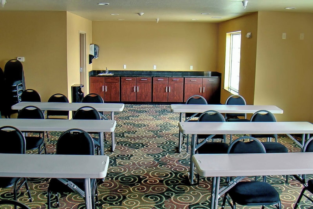 Cobblestone Inn & Suites Schuyler - photo 62