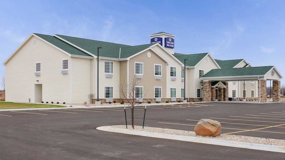 Cobblestone Hotel Suites Pulaski Green Bay — Pulaski