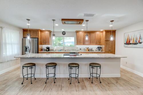 Cape Key Updated Beach Bungalow — 4-Star Luxury Hotel in Port Orange, United States