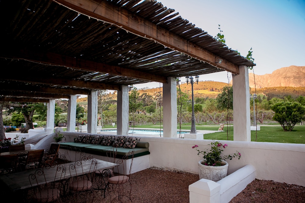 1692 De Kleijne Bos Country House — 4-Star Luxury Hotel in Paarl, South Africa
