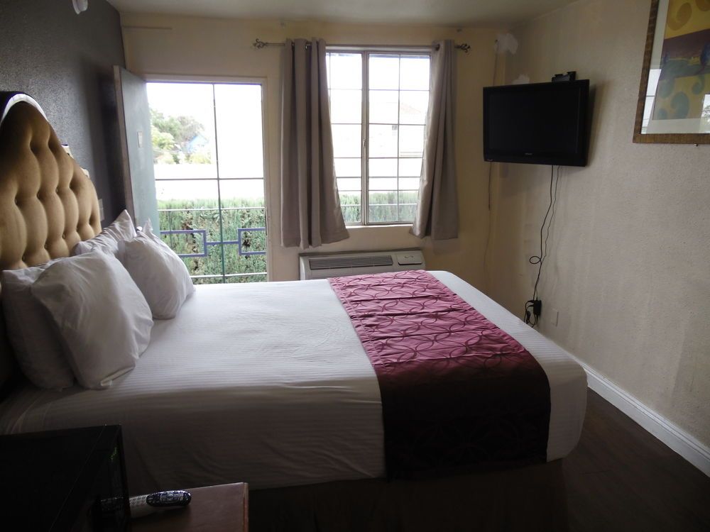 Ec Motel - photo 19