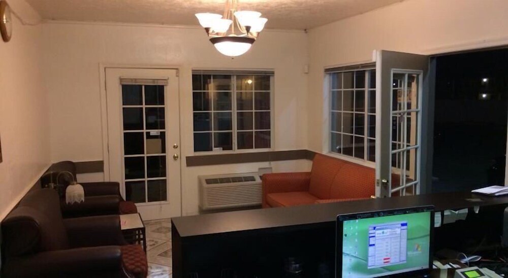Best Inn and Suites - photo 7