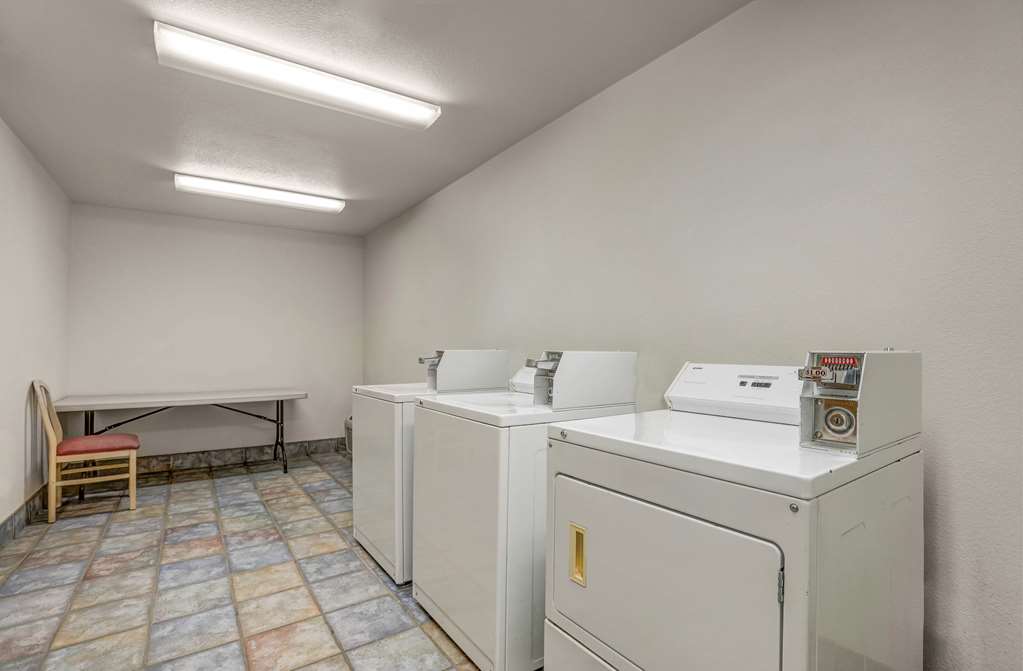 Howard Johnson by Wyndham Lemoore - photo 24