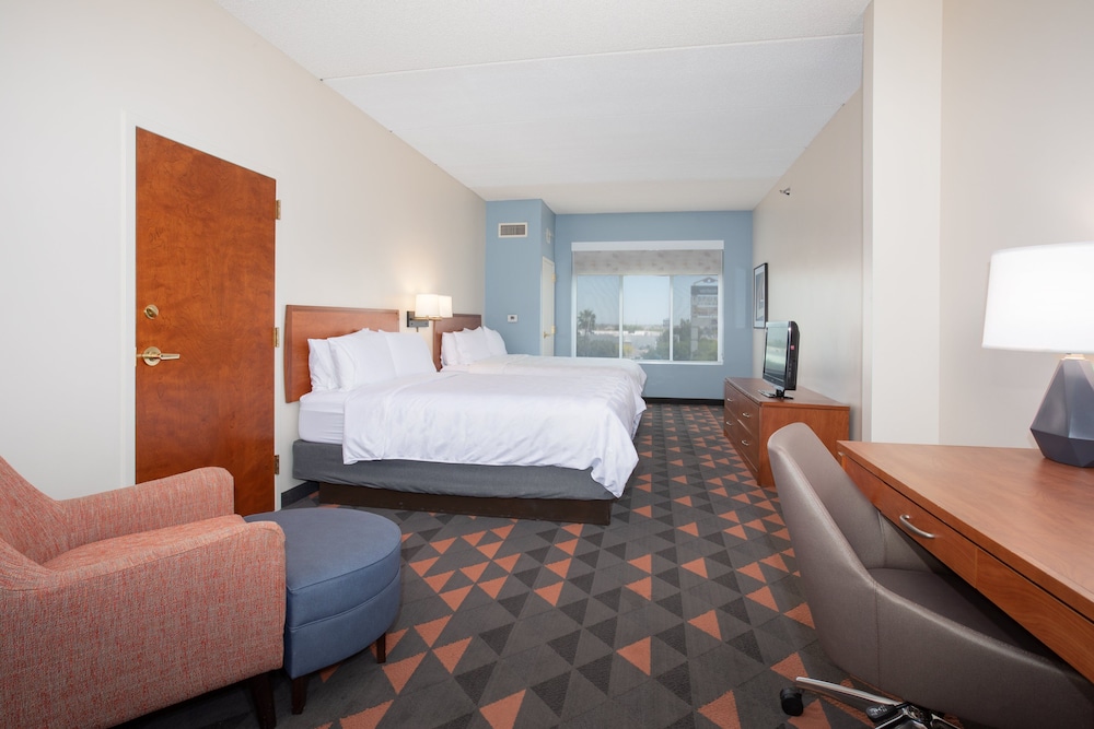 Holiday Inn & Suites Goodyear West Phoenix Area by IHG - photo 13