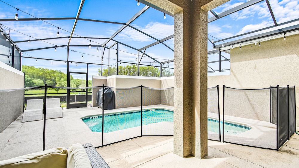 4BR Tropical Storey Lake Townhome Private Pool - photo 19