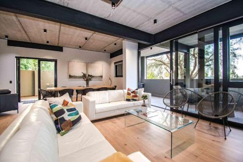 Modern House Dalsig Stellenbosch — 4-Star Luxury Hotel in Stellenbosch, South Africa
