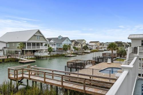 Fish On Channel Home Steps To The Beach — 4-Star Luxury Hotel in Myrtle Beach, United States