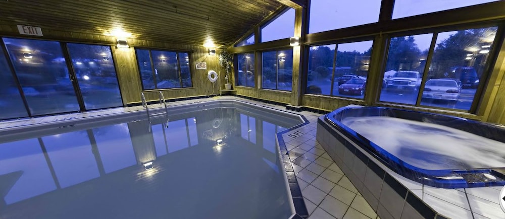 Commodores Inn - photo 42