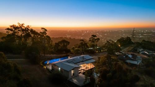 Teringie Retreat with Breathtaking Views - carbon neutral hotel in Unknown City