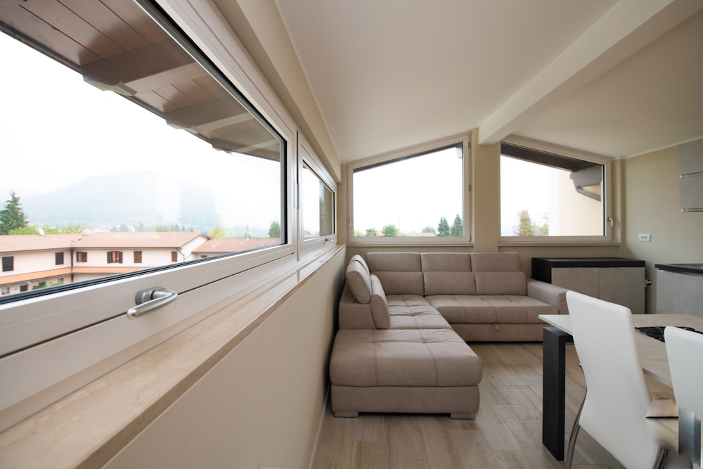Le Nuove Rondini — 4-Star Luxury Hotel in Roe Volciano, Italy