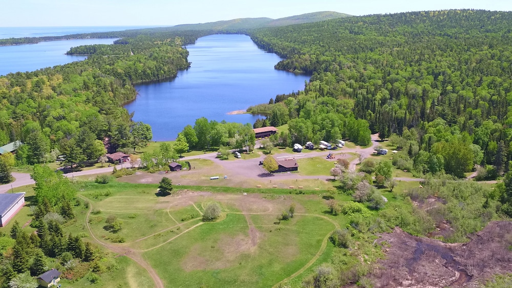 Lake Fanny Hooe Resort 2 Bed With Balcony #12 1 Bedroom Hotel Room by RedAwning - photo 11