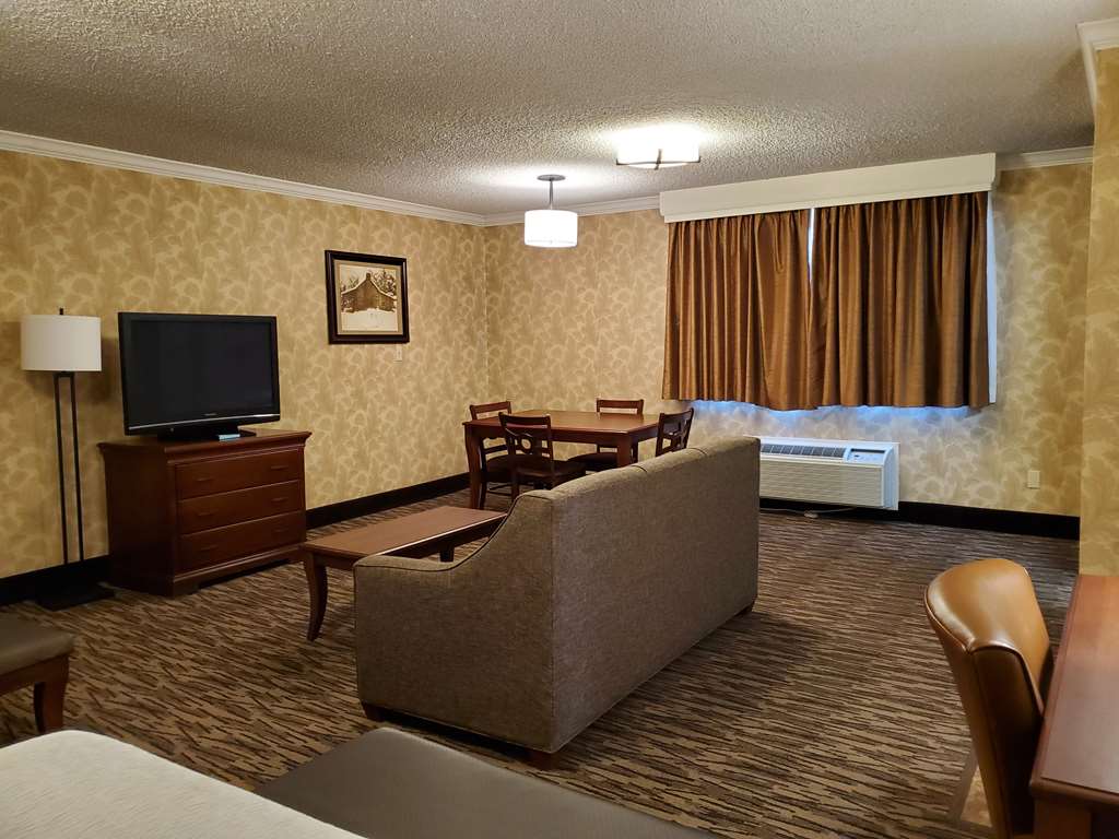 Best Western Plus Humboldt House Inn - photo 25