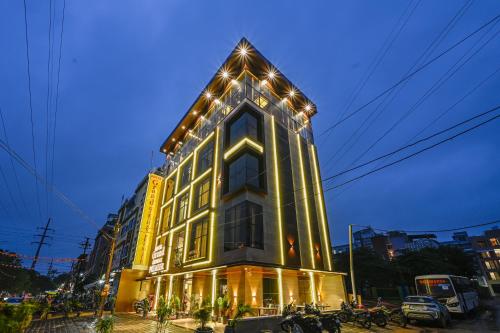 Hotel Grand Girdhar Premier in Indore, India