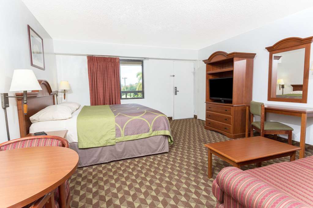 Super 8 by Wyndham Riviera Beach West Palm Beach - photo 11