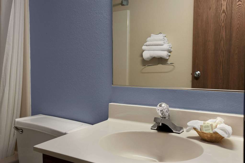 Super 8 by Wyndham Cromwell Middletown - photo 26
