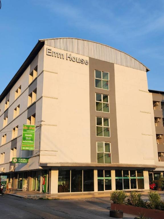 Emm House