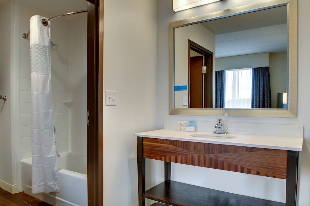 Hampton Inn & Suites Greenville Airport SC - photo 37