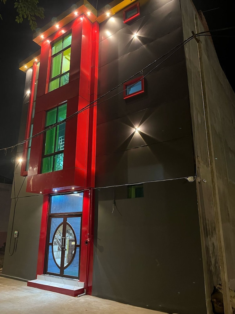 Hotel Arya Kulam Palace in Fyzabad, India