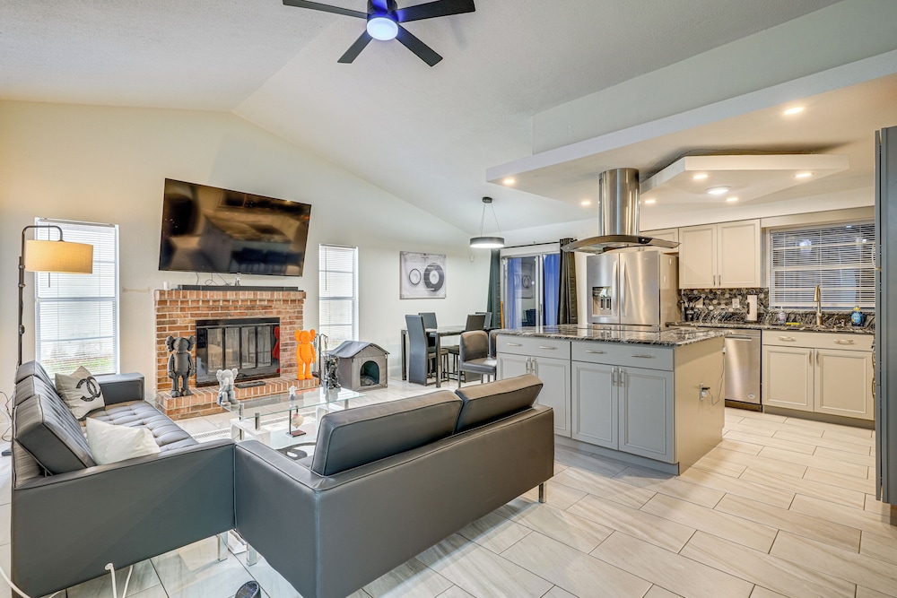 Explore & Relax: Chic & Cozy Retreat in Lakeland in Lakeland, United States