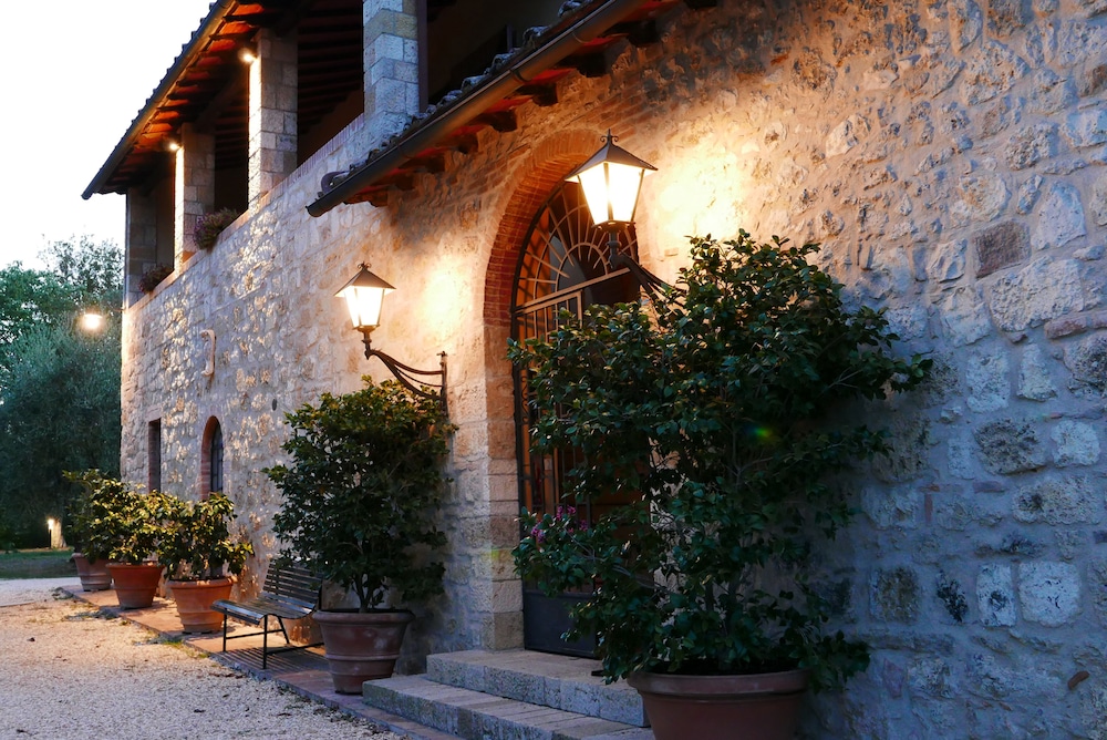 Agriturismo La Pieve — 4-Star Luxury Hotel in Colle Di Val D'elsa, Italy