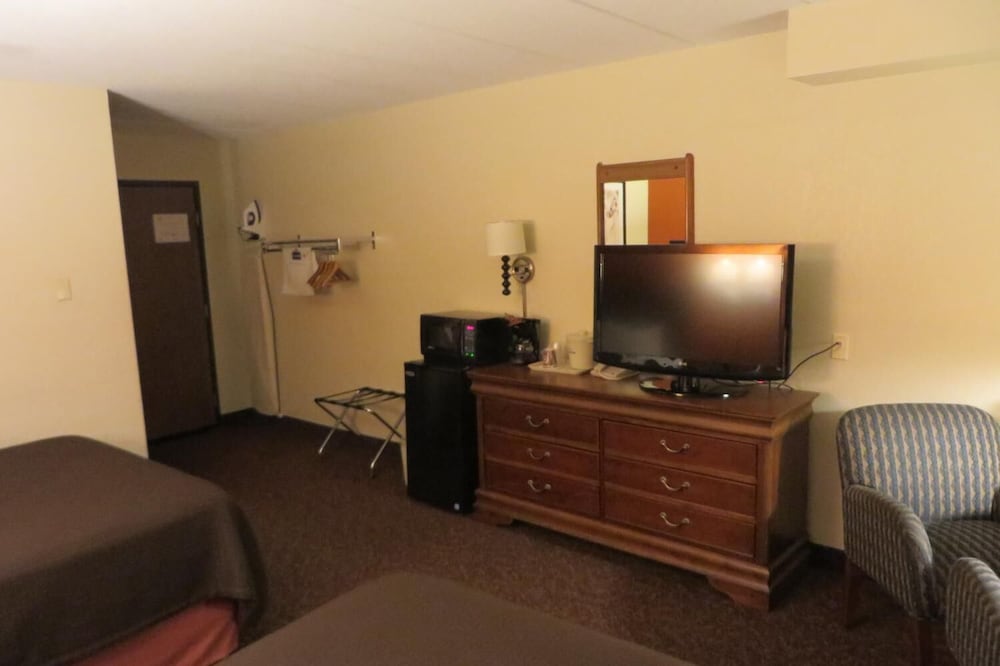 AmericInn by Wyndham Forest Lake - photo 8